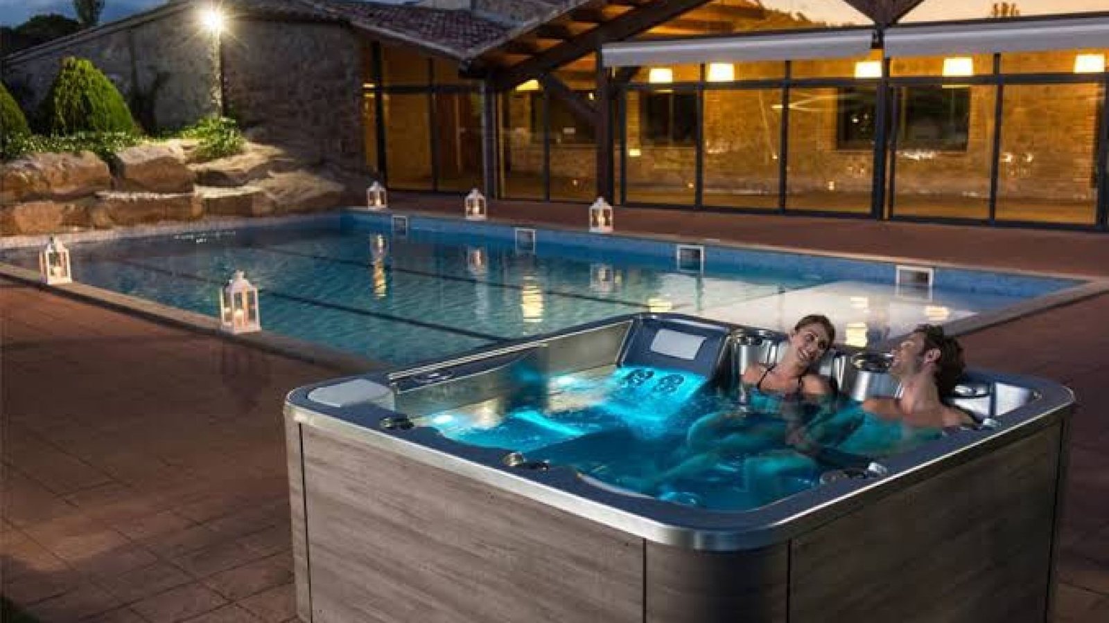 Piscina ou hidromassagem? Qual dos dois proporciona maior bem-estar nos dias quentes?