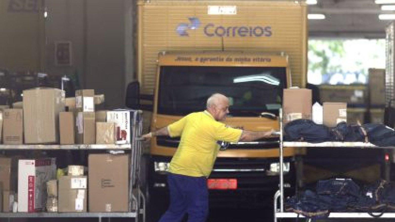 Reajustes nos serviços postais