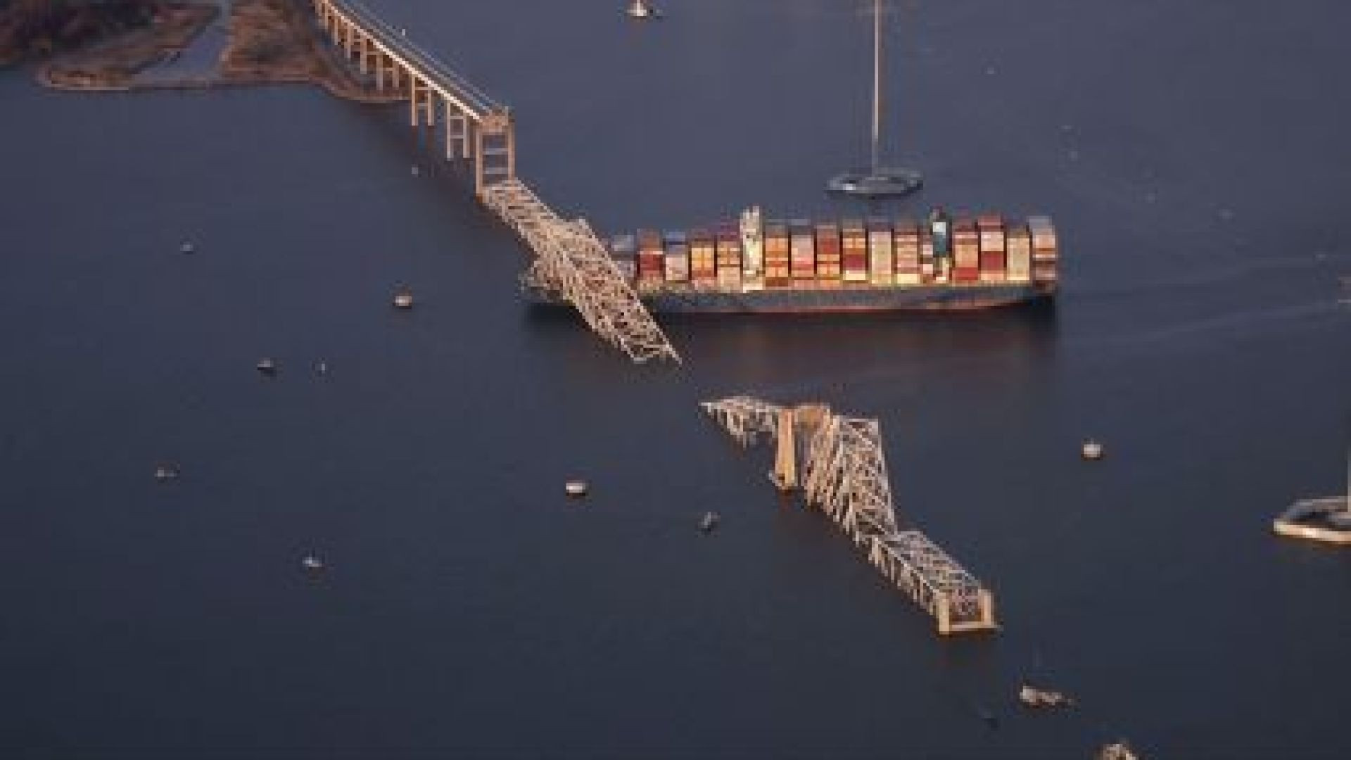 Investigador identifica material perigoso em navio que colidiu com ponte em Baltimore