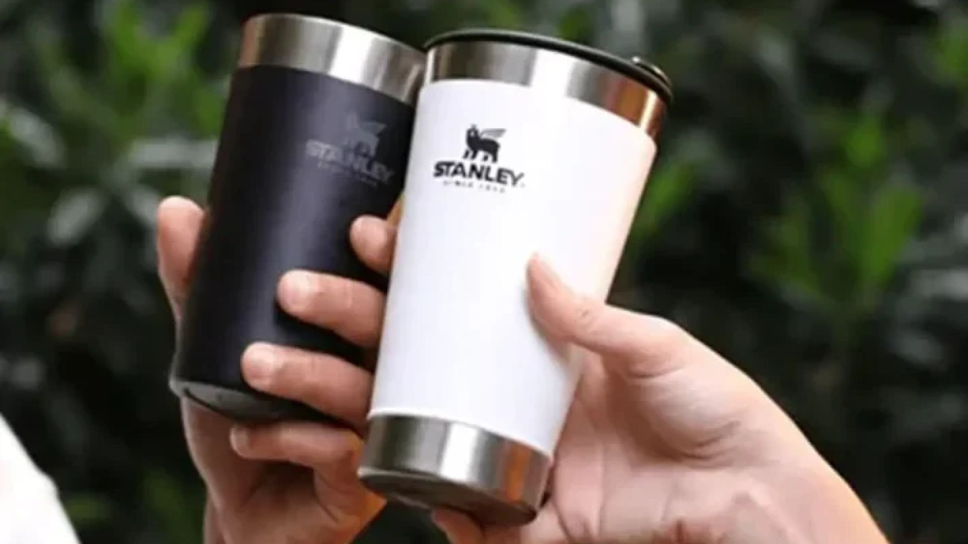 A polêmica sobre a presença de chumbo nos copos Stanley