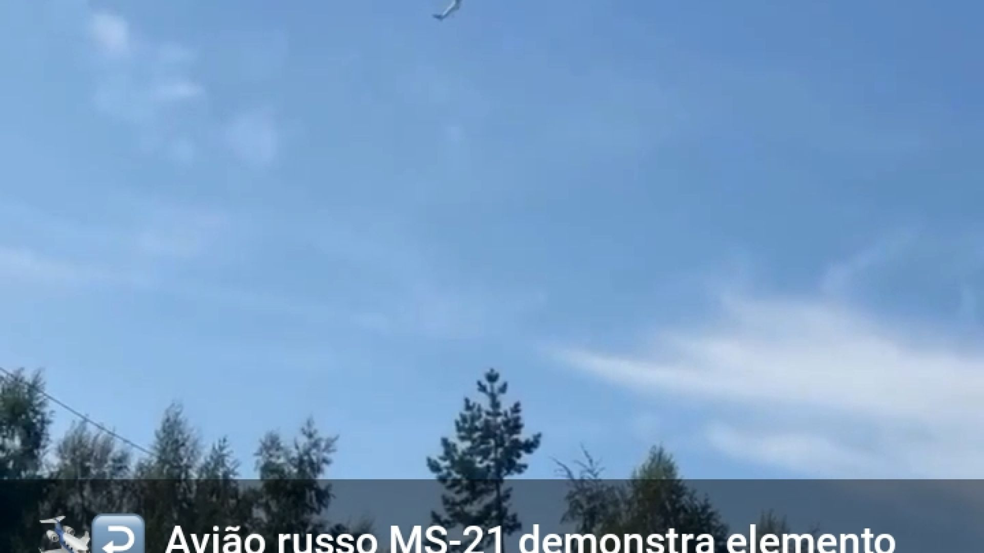 Avião russo MS-21 demonstra elemento de acrobacia aérea muito difícil