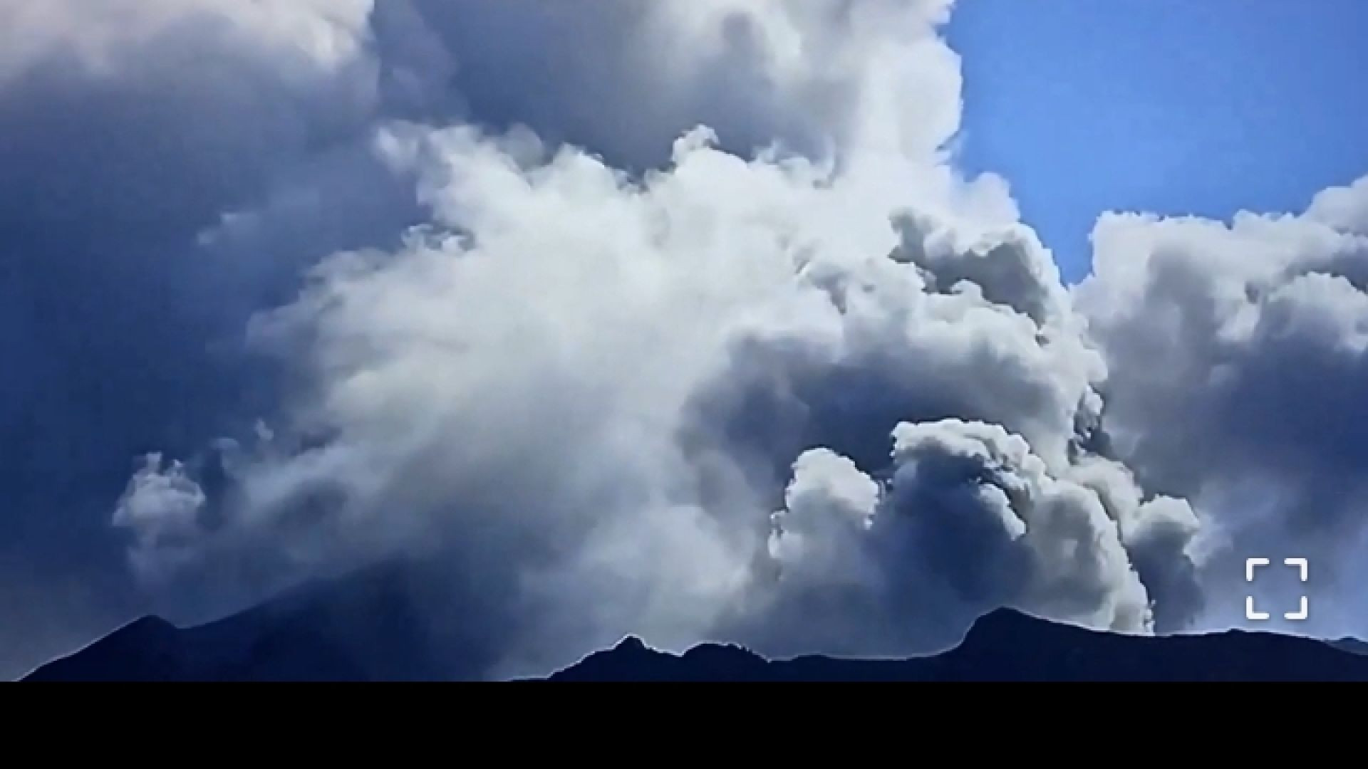 Vulcão entra em erupção na Nova Zelândia