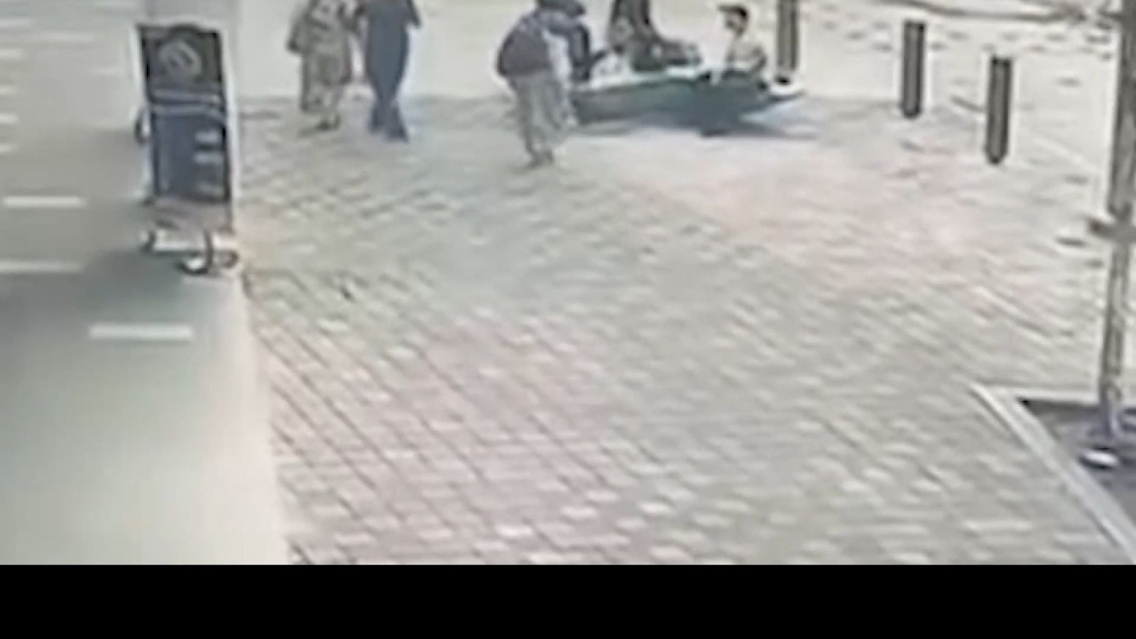 Pessoa é engolida pelo chão na Malásia